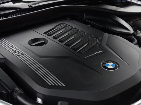BMW 8 Serie 840i 341PK M-Sport / Individual / carbon / head-up / 360°