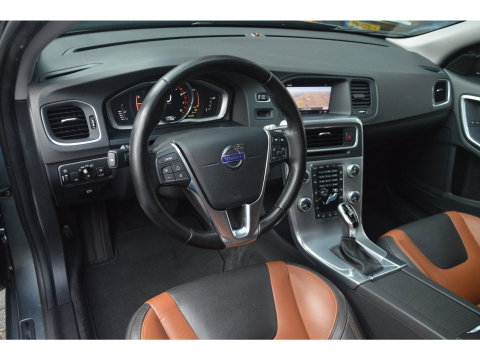 Volvo V60 Cross Country 2.0 T5 AWD Polar+ | Panoramdak | Camera | Stoel + Stuur Verwarmd | BLIS | Dealer onderhouden |