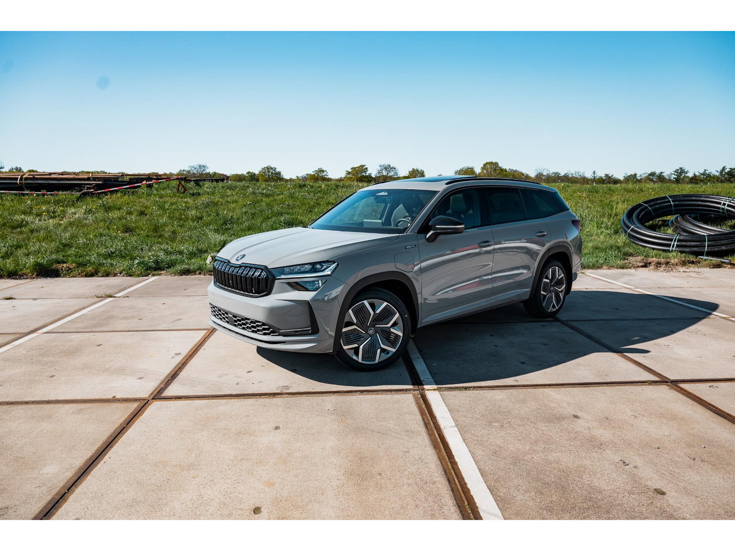 Škoda Kodiaq 1.5 TSI PHEV Sportline | PANO | TREKHAAK | 20" VELGEN | STEEL GREY