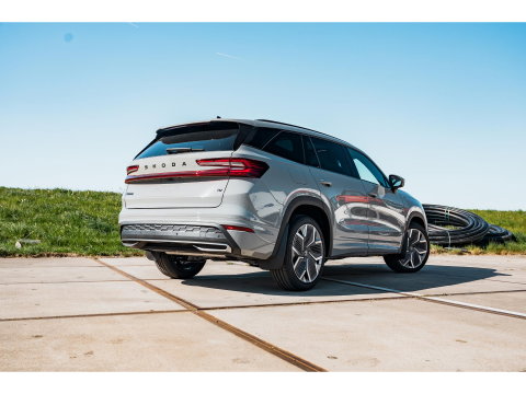 Škoda Kodiaq 1.5 TSI PHEV Sportline | PANO | TREKHAAK | 20" VELGEN | STEEL GREY