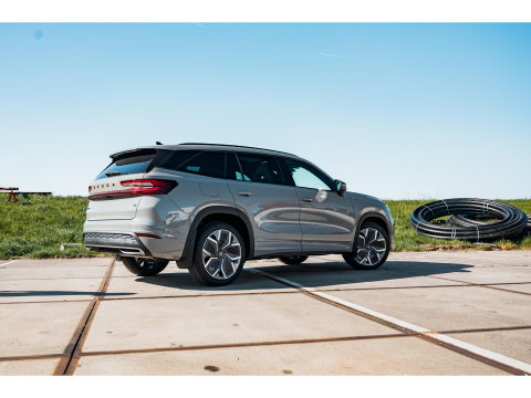 Škoda Kodiaq 1.5 TSI PHEV Sportline | PANO | TREKHAAK | 20" VELGEN | STEEL GREY
