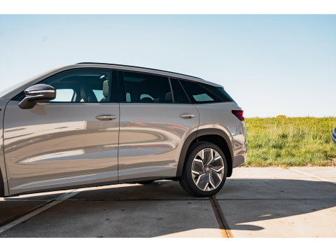 Škoda Kodiaq 1.5 TSI PHEV Sportline | PANO | TREKHAAK | 20" VELGEN | STEEL GREY