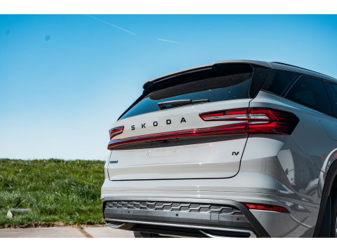 Škoda Kodiaq 1.5 TSI PHEV Sportline | PANO | TREKHAAK | 20" VELGEN | STEEL GREY