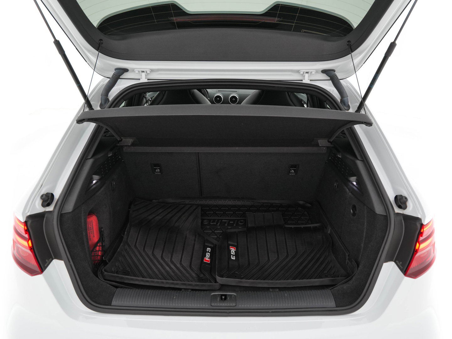 Audi RS3 Sportback 2.5 TFSI quattro *RS-SEATS | PANO | ADAPTIVE-CRUISE | NAPPA-LEATHER | BANG&OLUFSEN | CAMERA | KEYLESS | BLINDSPOT | NAVI-FULLMAP | DIGI-COCKPIT | PRIVACY-GLASS | SHIFTPADDLES | 19''ALU*