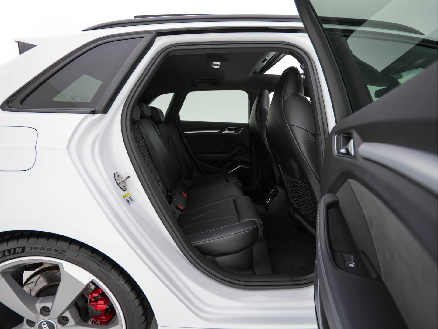 Audi RS3 Sportback 2.5 TFSI quattro *RS-SEATS | PANO | ADAPTIVE-CRUISE | NAPPA-LEATHER | BANG&OLUFSEN | CAMERA | KEYLESS | BLINDSPOT | NAVI-FULLMAP | DIGI-COCKPIT | PRIVACY-GLASS | SHIFTPADDLES | 19''ALU*