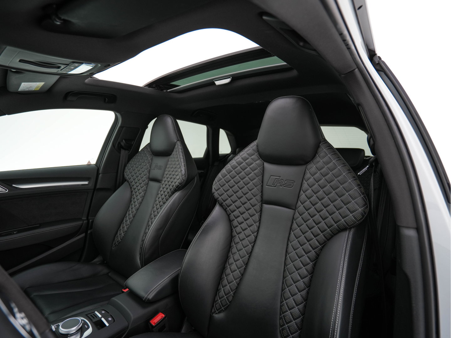 Audi RS3 Sportback 2.5 TFSI quattro *RS-SEATS | PANO | ADAPTIVE-CRUISE | NAPPA-LEATHER | BANG&OLUFSEN | CAMERA | KEYLESS | BLINDSPOT | NAVI-FULLMAP | DIGI-COCKPIT | PRIVACY-GLASS | SHIFTPADDLES | 19''ALU*