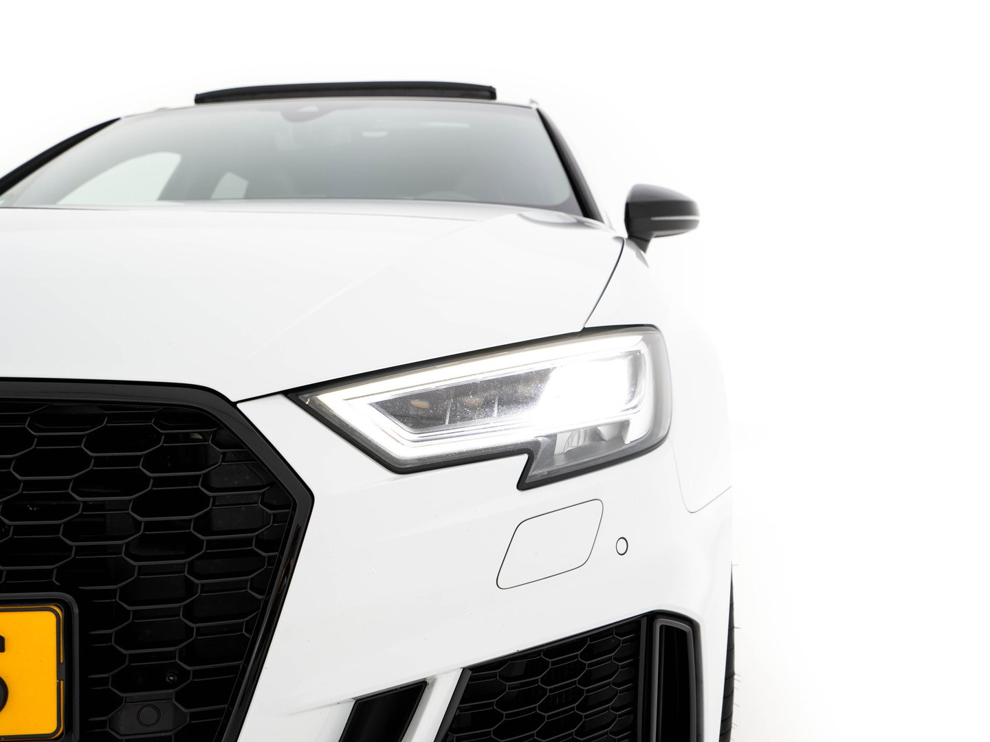 Audi RS3 Sportback 2.5 TFSI quattro *RS-SEATS | PANO | ADAPTIVE-CRUISE | NAPPA-LEATHER | BANG&OLUFSEN | CAMERA | KEYLESS | BLINDSPOT | NAVI-FULLMAP | DIGI-COCKPIT | PRIVACY-GLASS | SHIFTPADDLES | 19''ALU*