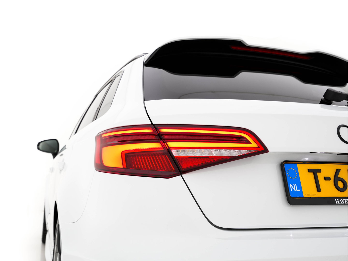 Audi RS3 Sportback 2.5 TFSI quattro *RS-SEATS | PANO | ADAPTIVE-CRUISE | NAPPA-LEATHER | BANG&OLUFSEN | CAMERA | KEYLESS | BLINDSPOT | NAVI-FULLMAP | DIGI-COCKPIT | PRIVACY-GLASS | SHIFTPADDLES | 19''ALU*