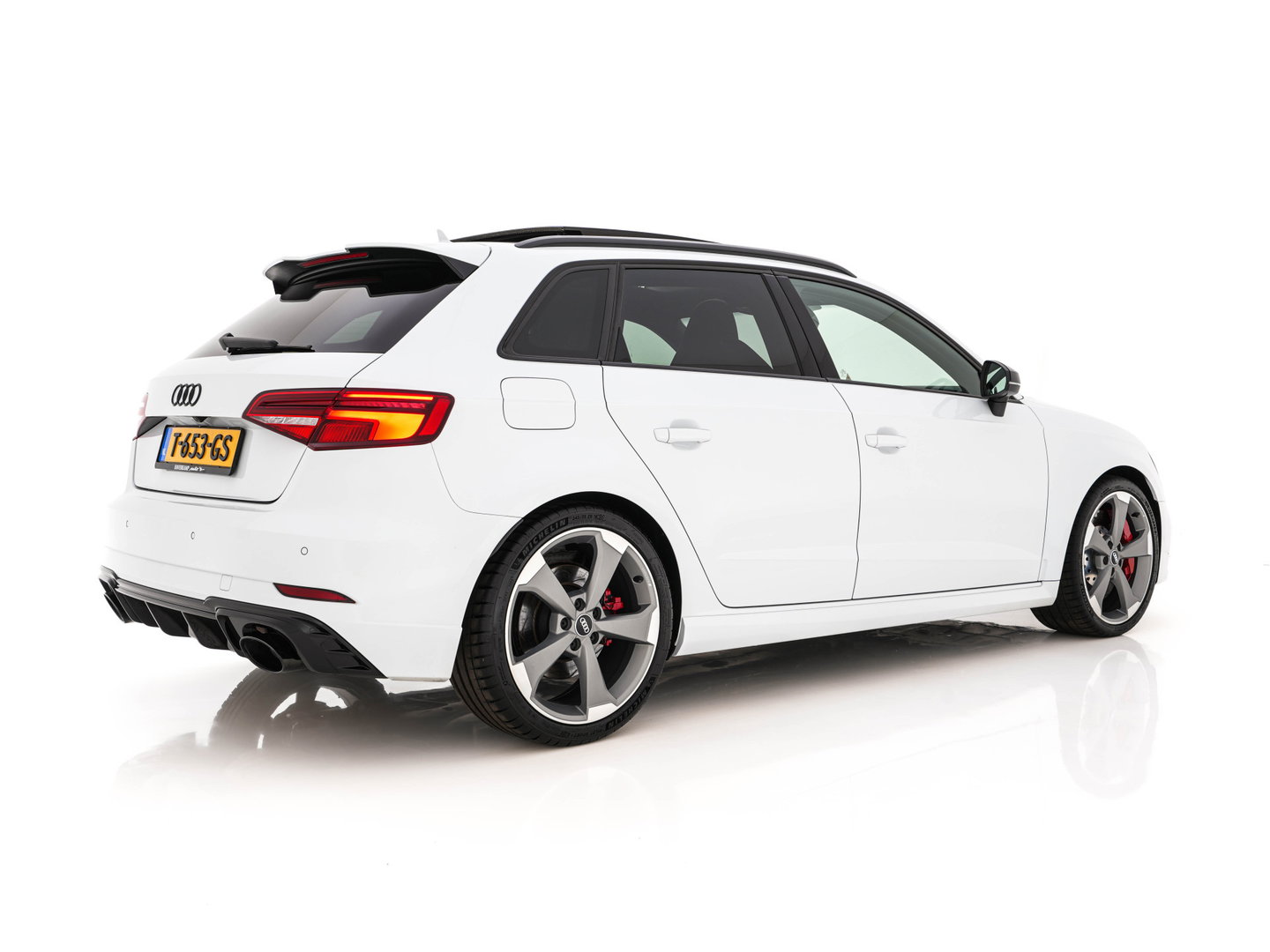 Audi RS3 Sportback 2.5 TFSI quattro *RS-SEATS | PANO | ADAPTIVE-CRUISE | NAPPA-LEATHER | BANG&OLUFSEN | CAMERA | KEYLESS | BLINDSPOT | NAVI-FULLMAP | DIGI-COCKPIT | PRIVACY-GLASS | SHIFTPADDLES | 19''ALU*