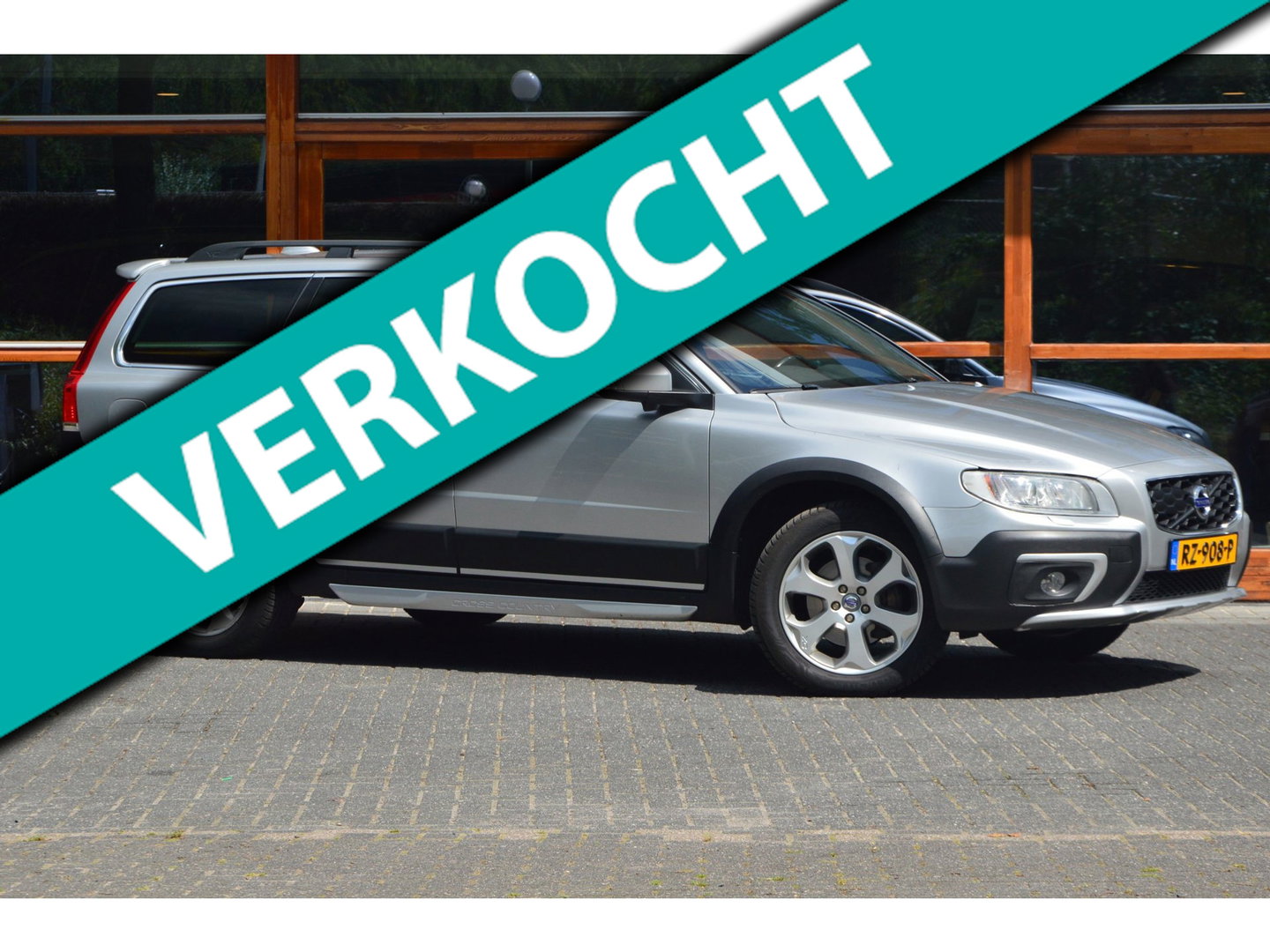 Volvo XC70 2.4 D4 Polar+ 5 Cylinder | Adaptive Cruise | BLIS | Perfect onderhoud | Stoel + Stuur verwarmd |