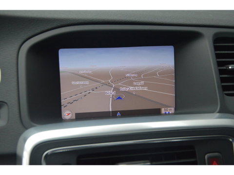 Volvo V60 T4 R-Design | Panoramadak | Dealer Onderhouden | Camera | Stoelverwarming | Standkachel |