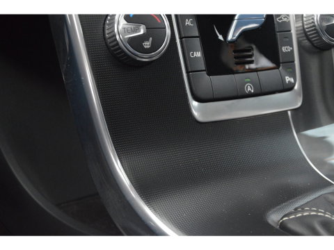 Volvo V60 T4 R-Design | Panoramadak | Dealer Onderhouden | Camera | Stoelverwarming | Standkachel |