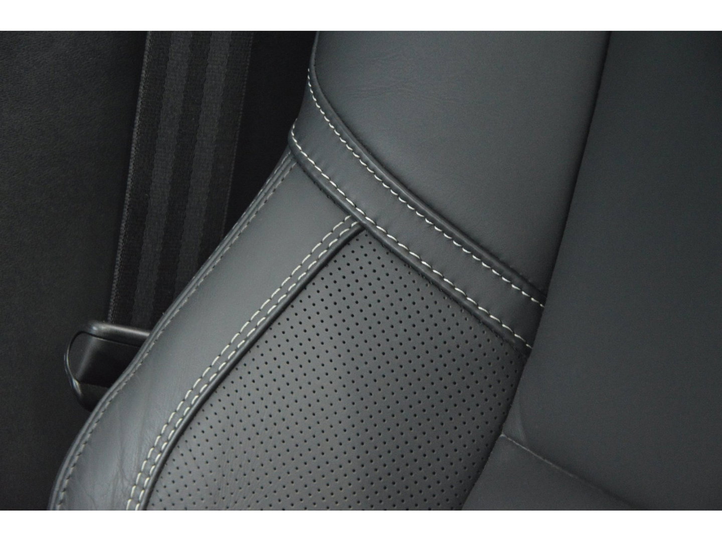 Volvo V60 T4 R-Design | Panoramadak | Dealer Onderhouden | Camera | Stoelverwarming | Standkachel |
