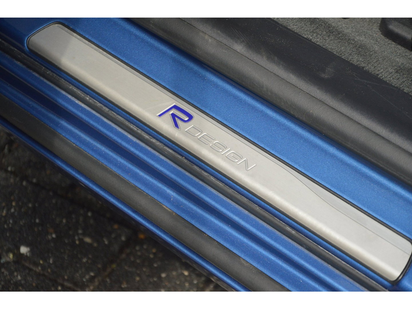 Volvo V60 T4 R-Design | Panoramadak | Dealer Onderhouden | Camera | Stoelverwarming | Standkachel |