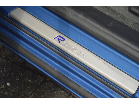 Volvo V60 T4 R-Design | Panoramadak | Dealer Onderhouden | Camera | Stoelverwarming | Standkachel |