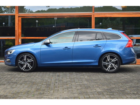 Volvo V60 T4 R-Design | Panoramadak | Dealer Onderhouden | Camera | Stoelverwarming | Standkachel |