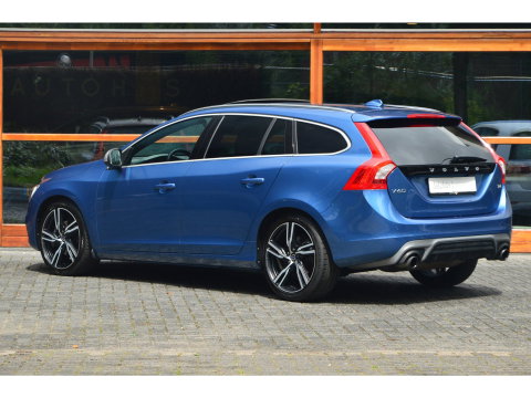 Volvo V60 T4 R-Design | Panoramadak | Dealer Onderhouden | Camera | Stoelverwarming | Standkachel |