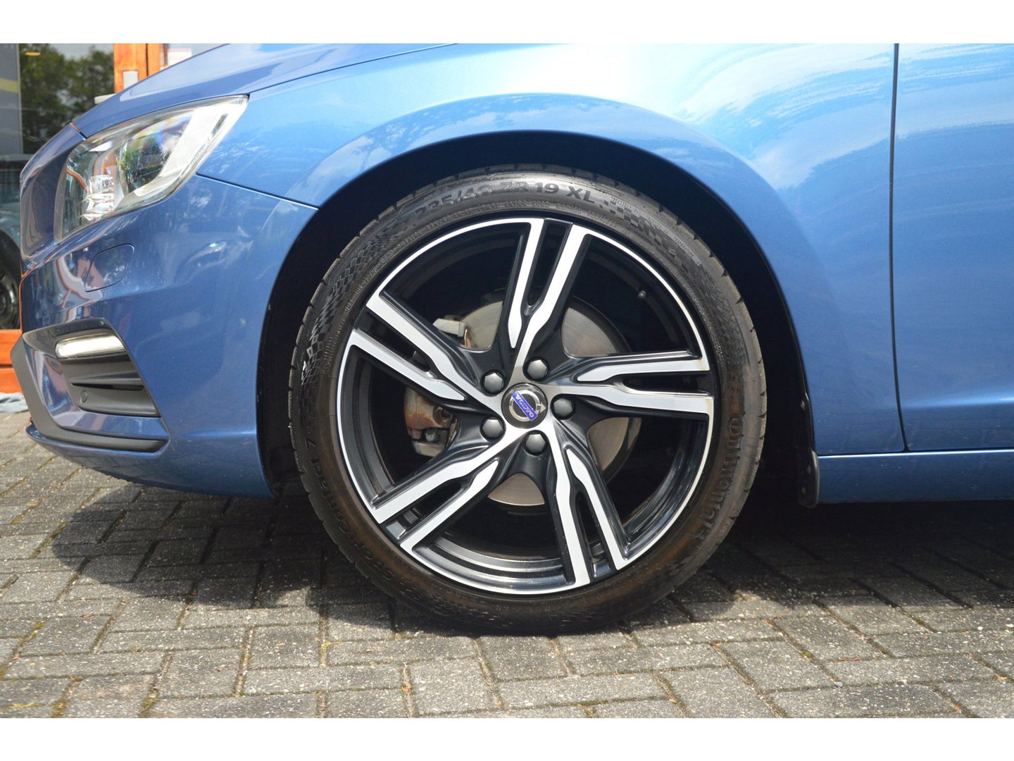 Volvo V60 T4 R-Design | Panoramadak | Dealer Onderhouden | Camera | Stoelverwarming | Standkachel |