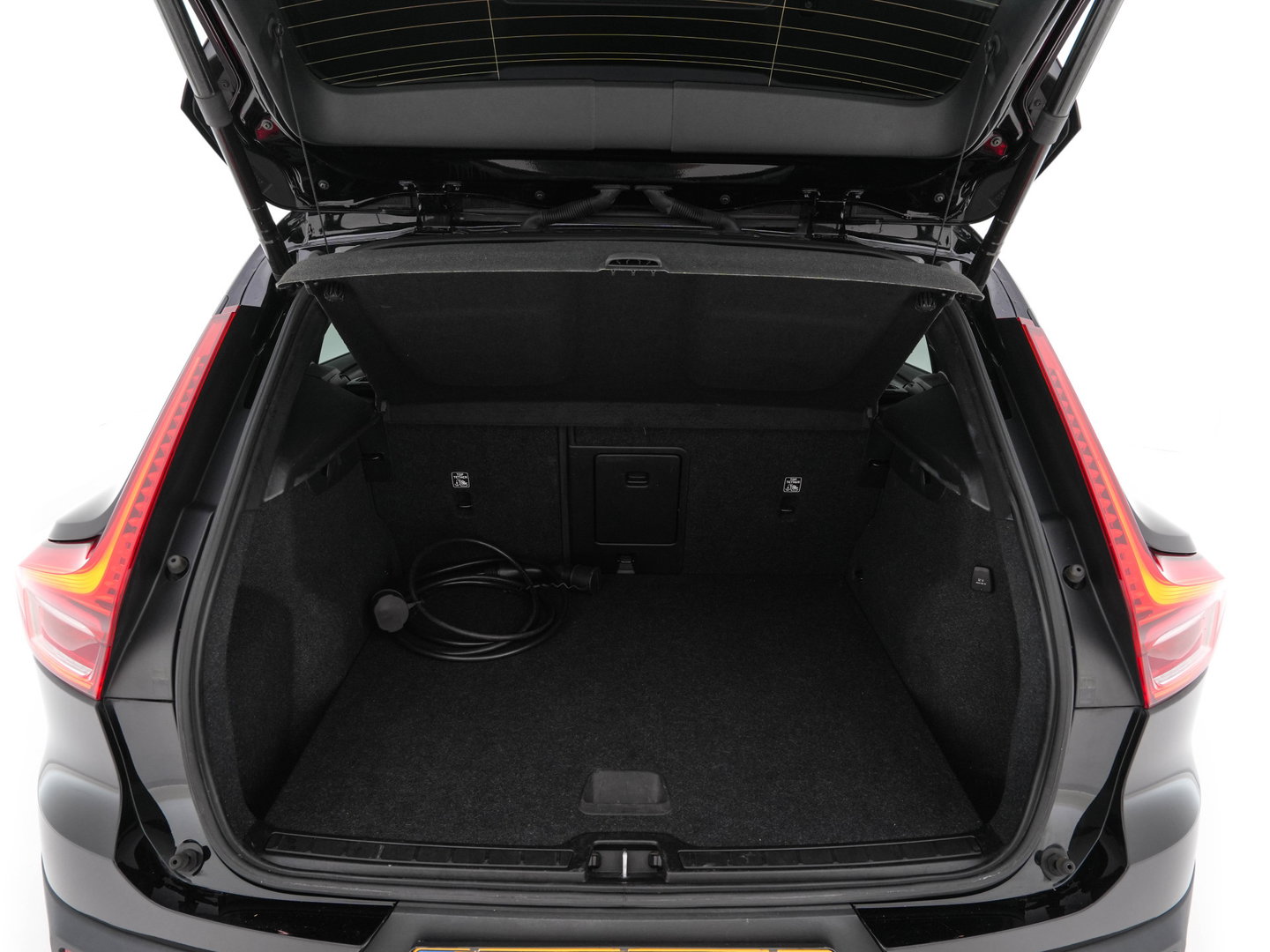 Volvo XC40 Recharge P8 AWD R-Design [3-Fase-11kW] {SoH-89%} (INCL-BTW) Aut. *PANO | LEATHER | ADAPTIVE-CRUISE | DIGI-COCKPIT | FULL-LED | CAMERA | NAVI-FULLMAP | ECC | PDC | KEYLESS | HEATED-SPORTSEATS | TOWBAR | 20''ALU*