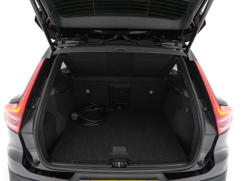 Volvo XC40 Recharge P8 AWD R-Design [3-Fase-11kW] {SoH-89%} (INCL-BTW) Aut. *PANO | LEATHER | ADAPTIVE-CRUISE | DIGI-COCKPIT | FULL-LED | CAMERA | NAVI-FULLMAP | ECC | PDC | KEYLESS | HEATED-SPORTSEATS | TOWBAR | 20''ALU*