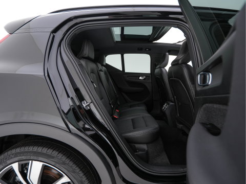 Volvo XC40 Recharge P8 AWD R-Design [3-Fase-11kW] {SoH-89%} (INCL-BTW) Aut. *PANO | LEATHER | ADAPTIVE-CRUISE | DIGI-COCKPIT | FULL-LED | CAMERA | NAVI-FULLMAP | ECC | PDC | KEYLESS | HEATED-SPORTSEATS | TOWBAR | 20''ALU*