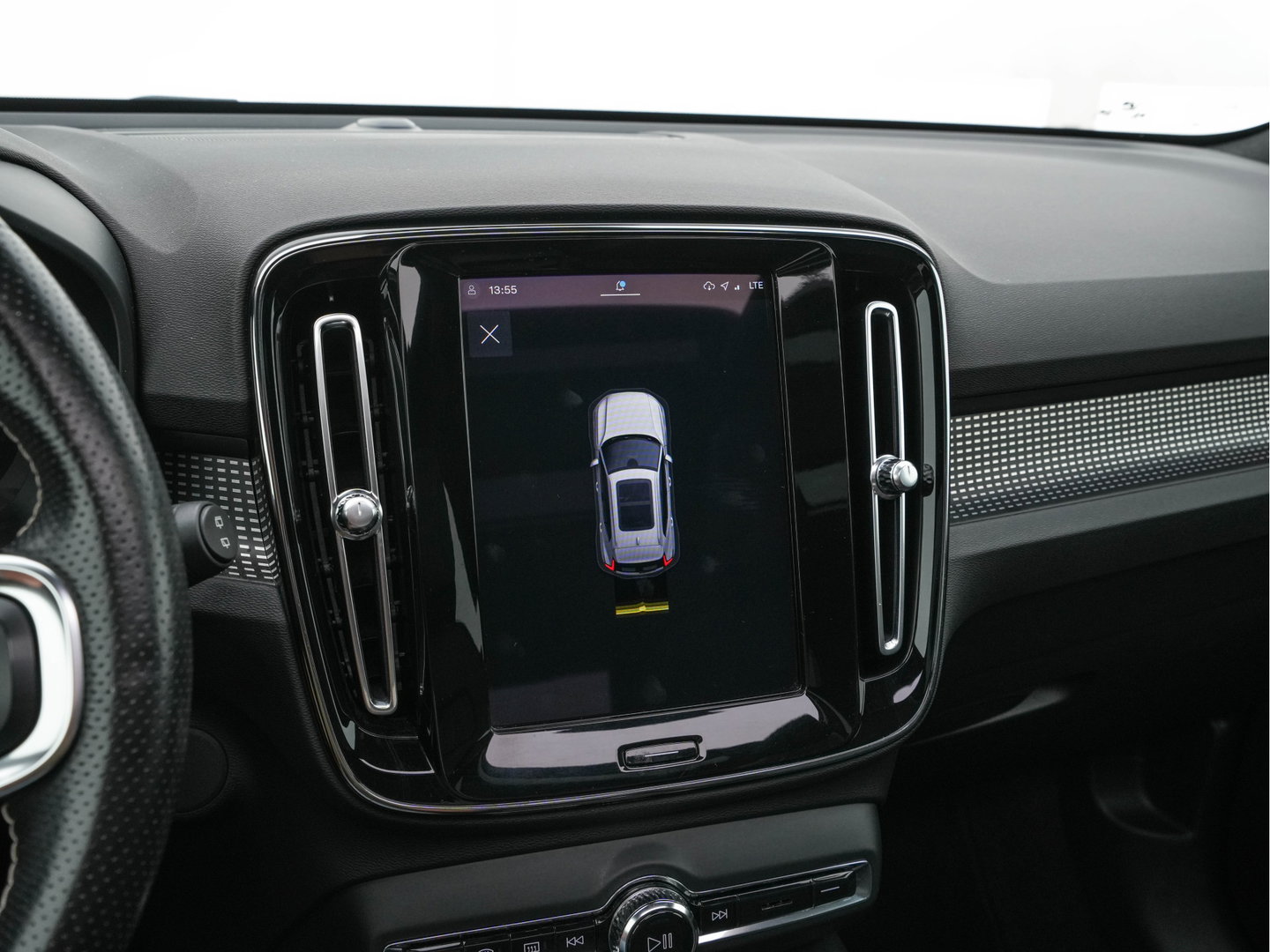 Volvo XC40 Recharge P8 AWD R-Design [3-Fase-11kW] {SoH-89%} (INCL-BTW) Aut. *PANO | LEATHER | ADAPTIVE-CRUISE | DIGI-COCKPIT | FULL-LED | CAMERA | NAVI-FULLMAP | ECC | PDC | KEYLESS | HEATED-SPORTSEATS | TOWBAR | 20''ALU*
