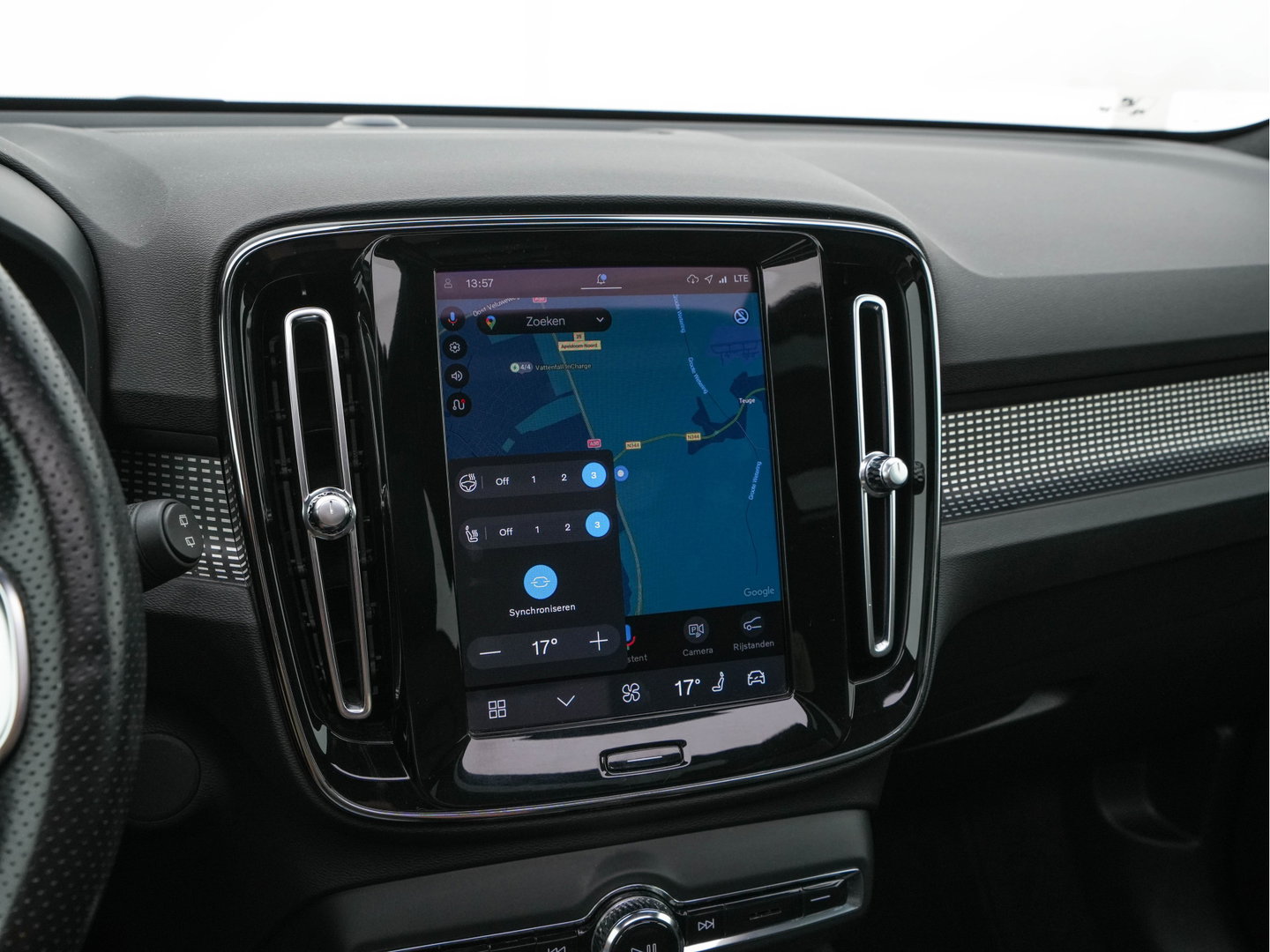 Volvo XC40 Recharge P8 AWD R-Design [3-Fase-11kW] {SoH-89%} (INCL-BTW) Aut. *PANO | LEATHER | ADAPTIVE-CRUISE | DIGI-COCKPIT | FULL-LED | CAMERA | NAVI-FULLMAP | ECC | PDC | KEYLESS | HEATED-SPORTSEATS | TOWBAR | 20''ALU*