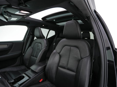 Volvo XC40 Recharge P8 AWD R-Design [3-Fase-11kW] {SoH-89%} (INCL-BTW) Aut. *PANO | LEATHER | ADAPTIVE-CRUISE | DIGI-COCKPIT | FULL-LED | CAMERA | NAVI-FULLMAP | ECC | PDC | KEYLESS | HEATED-SPORTSEATS | TOWBAR | 20''ALU*