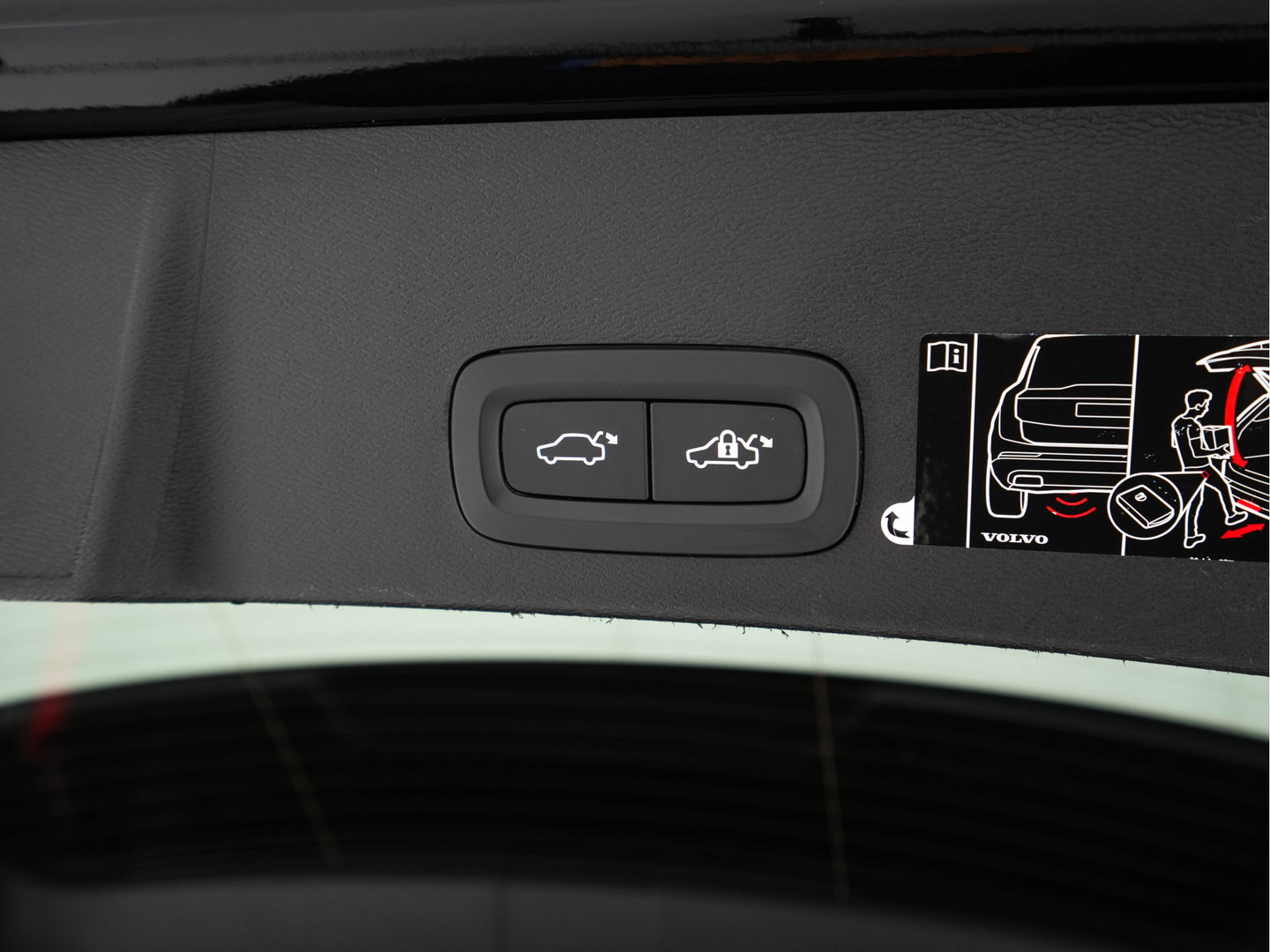 Volvo XC40 Recharge P8 AWD R-Design [3-Fase-11kW] {SoH-89%} (INCL-BTW) Aut. *PANO | LEATHER | ADAPTIVE-CRUISE | DIGI-COCKPIT | FULL-LED | CAMERA | NAVI-FULLMAP | ECC | PDC | KEYLESS | HEATED-SPORTSEATS | TOWBAR | 20''ALU*