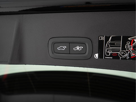 Volvo XC40 Recharge P8 AWD R-Design [3-Fase-11kW] {SoH-89%} (INCL-BTW) Aut. *PANO | LEATHER | ADAPTIVE-CRUISE | DIGI-COCKPIT | FULL-LED | CAMERA | NAVI-FULLMAP | ECC | PDC | KEYLESS | HEATED-SPORTSEATS | TOWBAR | 20''ALU*