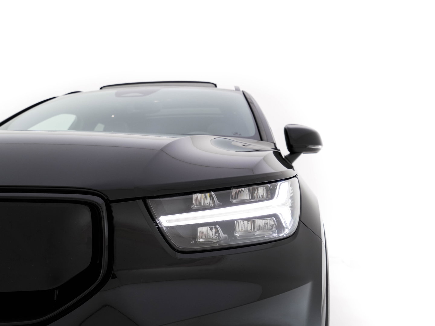 Volvo XC40 Recharge P8 AWD R-Design [3-Fase-11kW] {SoH-89%} (INCL-BTW) Aut. *PANO | LEATHER | ADAPTIVE-CRUISE | DIGI-COCKPIT | FULL-LED | CAMERA | NAVI-FULLMAP | ECC | PDC | KEYLESS | HEATED-SPORTSEATS | TOWBAR | 20''ALU*