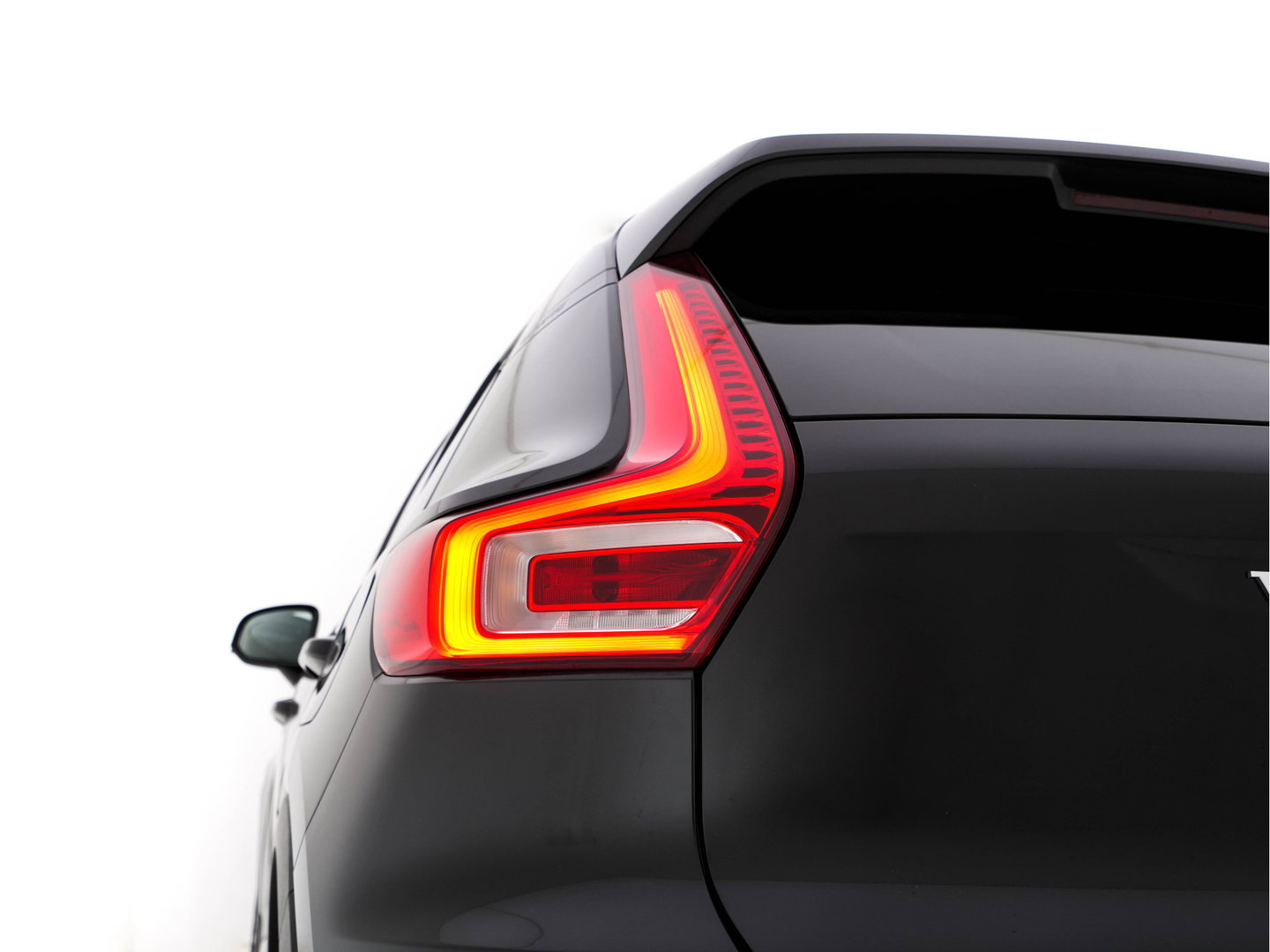 Volvo XC40 Recharge P8 AWD R-Design [3-Fase-11kW] {SoH-89%} (INCL-BTW) Aut. *PANO | LEATHER | ADAPTIVE-CRUISE | DIGI-COCKPIT | FULL-LED | CAMERA | NAVI-FULLMAP | ECC | PDC | KEYLESS | HEATED-SPORTSEATS | TOWBAR | 20''ALU*