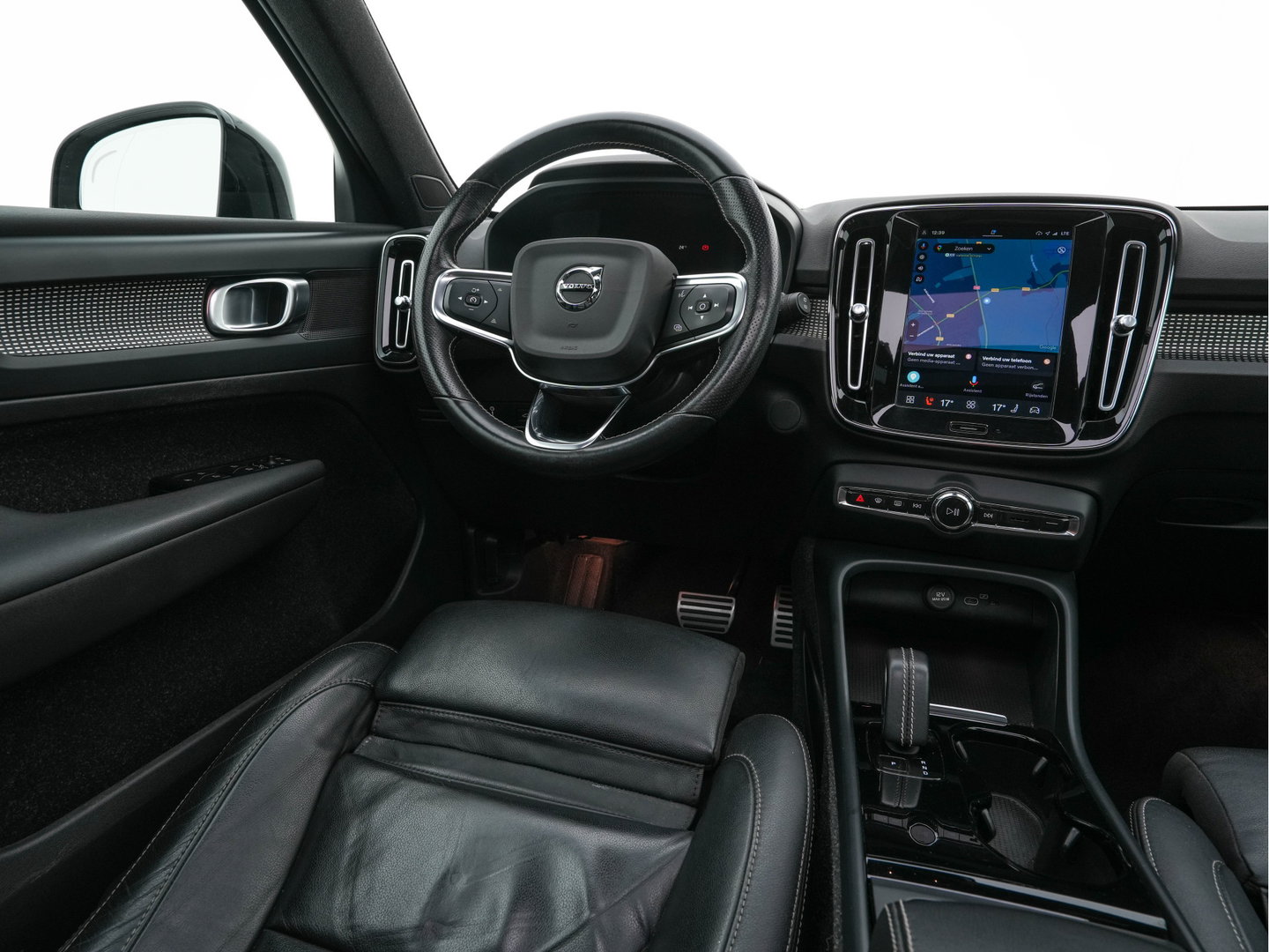 Volvo XC40 Recharge P8 AWD R-Design [3-Fase-11kW] {SoH-89%} (INCL-BTW) Aut. *PANO | LEATHER | ADAPTIVE-CRUISE | DIGI-COCKPIT | FULL-LED | CAMERA | NAVI-FULLMAP | ECC | PDC | KEYLESS | HEATED-SPORTSEATS | TOWBAR | 20''ALU*