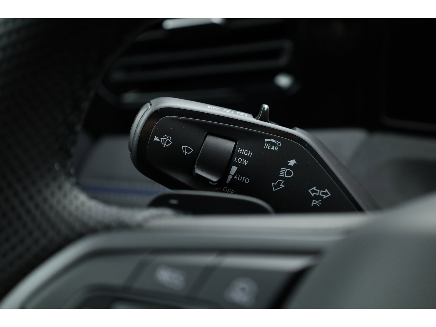 Volkswagen Tiguan 1.5 eHybrid R-Line Edition 272pk | HUD | 360cam | Massage | IQ. Light | Stoel- Stuurverw. | Adapt. Cruise | Apple CarPlay |