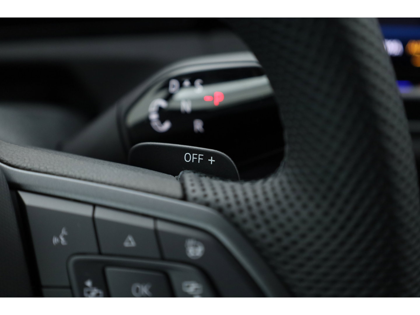 Volkswagen Tiguan 1.5 eHybrid R-Line Edition 272pk | HUD | 360cam | Massage | IQ. Light | Stoel- Stuurverw. | Adapt. Cruise | Apple CarPlay |