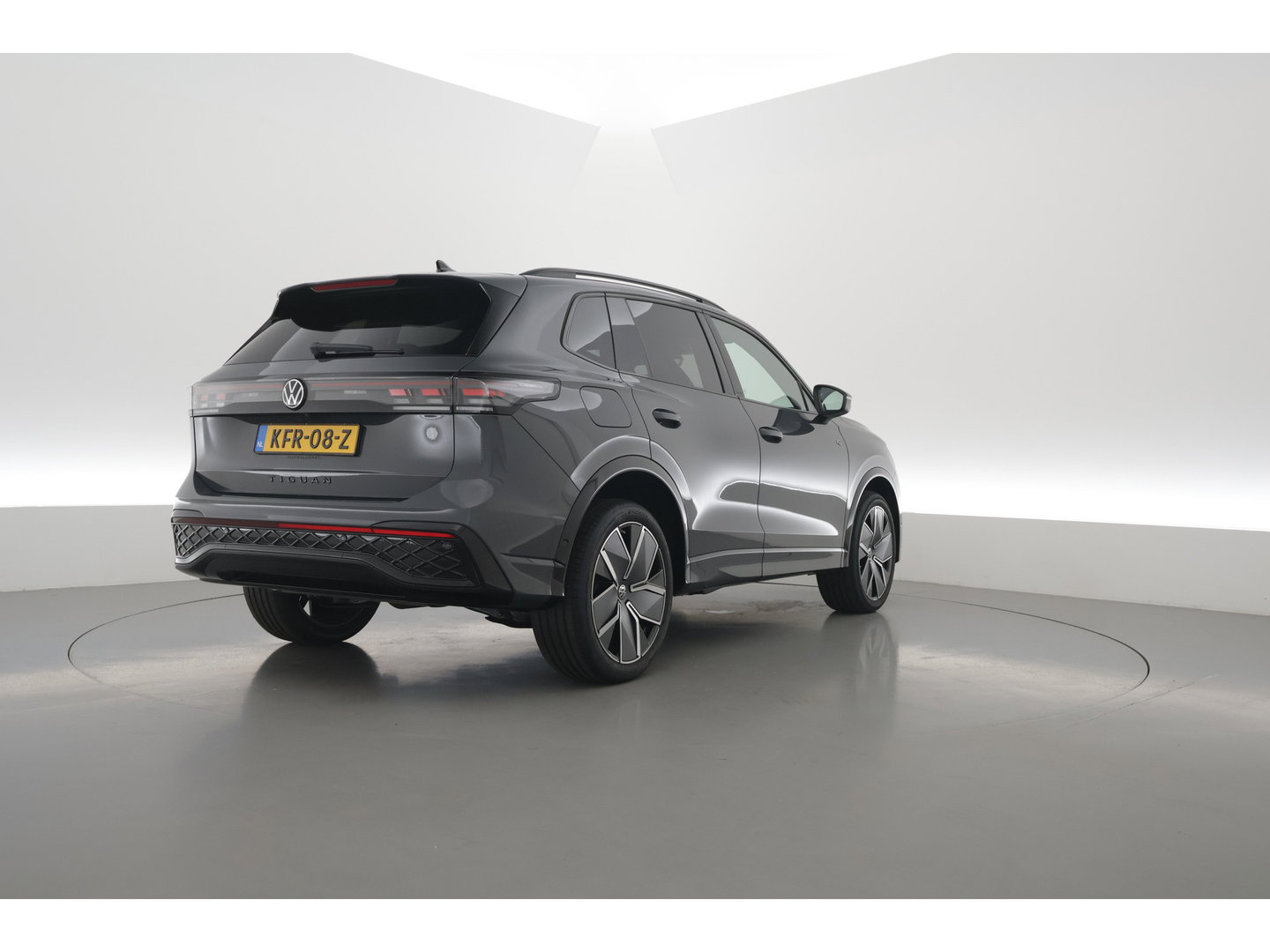 Volkswagen Tiguan 1.5 eHybrid R-Line Edition 272pk | HUD | 360cam | Massage | IQ. Light | Stoel- Stuurverw. | Adapt. Cruise | Apple CarPlay |