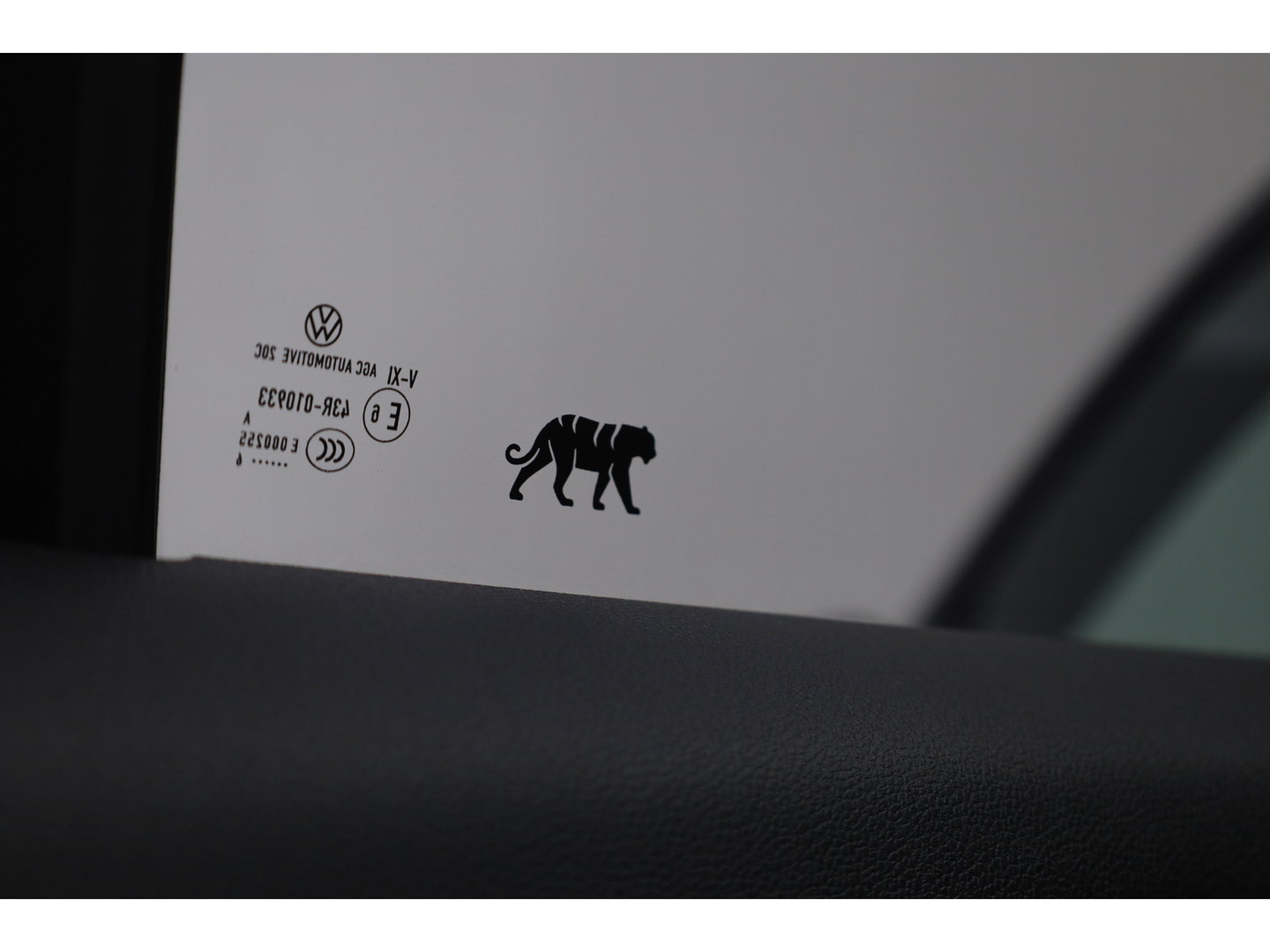 Volkswagen Tiguan 1.5 eHybrid R-Line Edition 272pk | HUD | 360cam | Massage | IQ. Light | Stoel- Stuurverw. | Adapt. Cruise | Apple CarPlay |