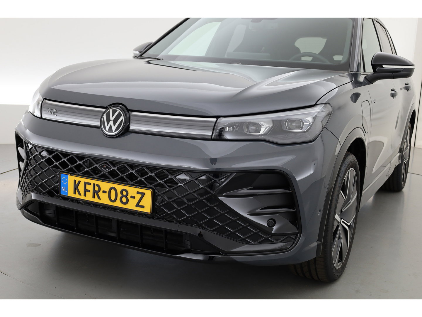 Volkswagen Tiguan 1.5 eHybrid R-Line Edition 272pk | HUD | 360cam | Massage | IQ. Light | Stoel- Stuurverw. | Adapt. Cruise | Apple CarPlay |