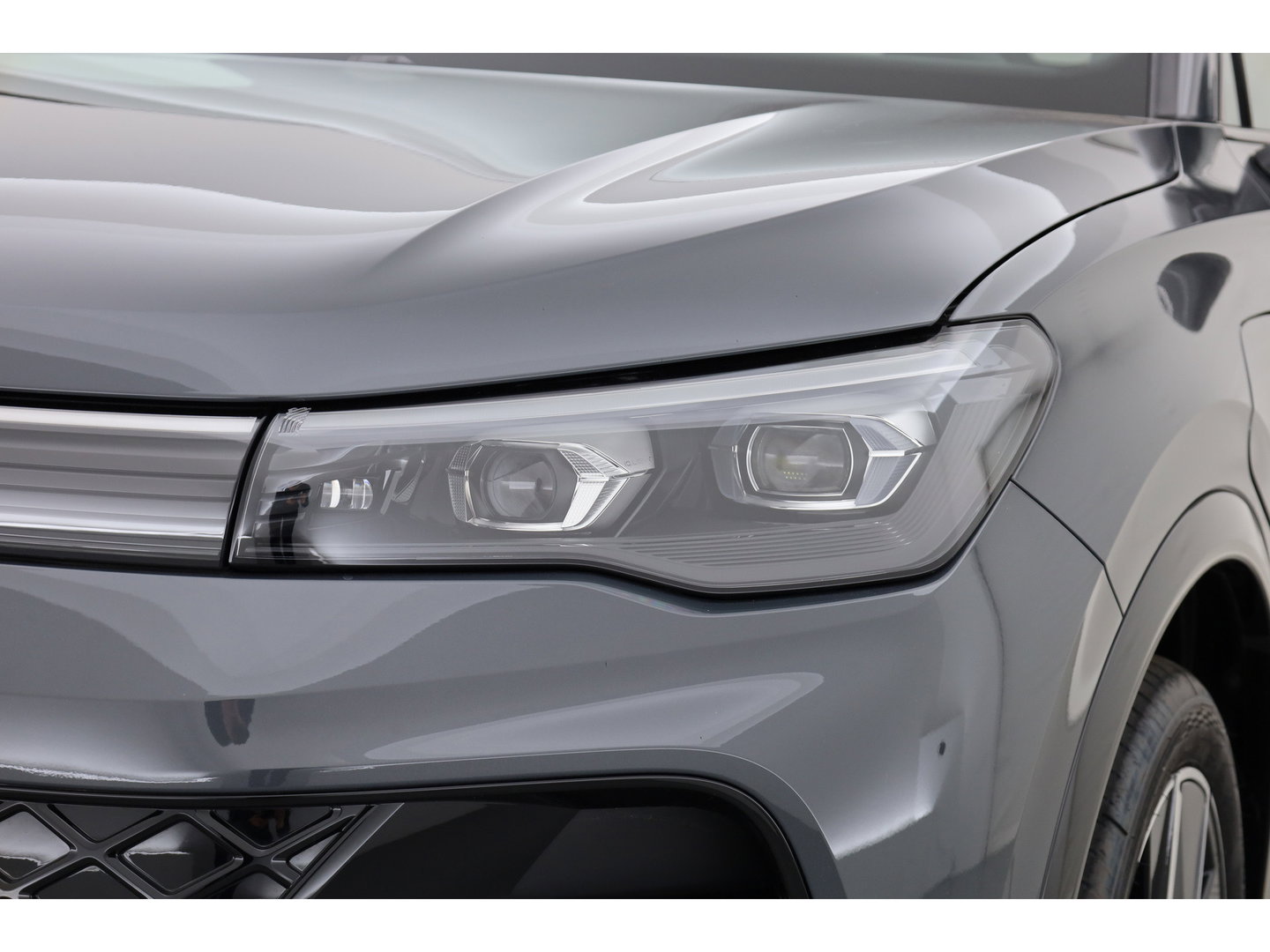 Volkswagen Tiguan 1.5 eHybrid R-Line Edition 272pk | HUD | 360cam | Massage | IQ. Light | Stoel- Stuurverw. | Adapt. Cruise | Apple CarPlay |
