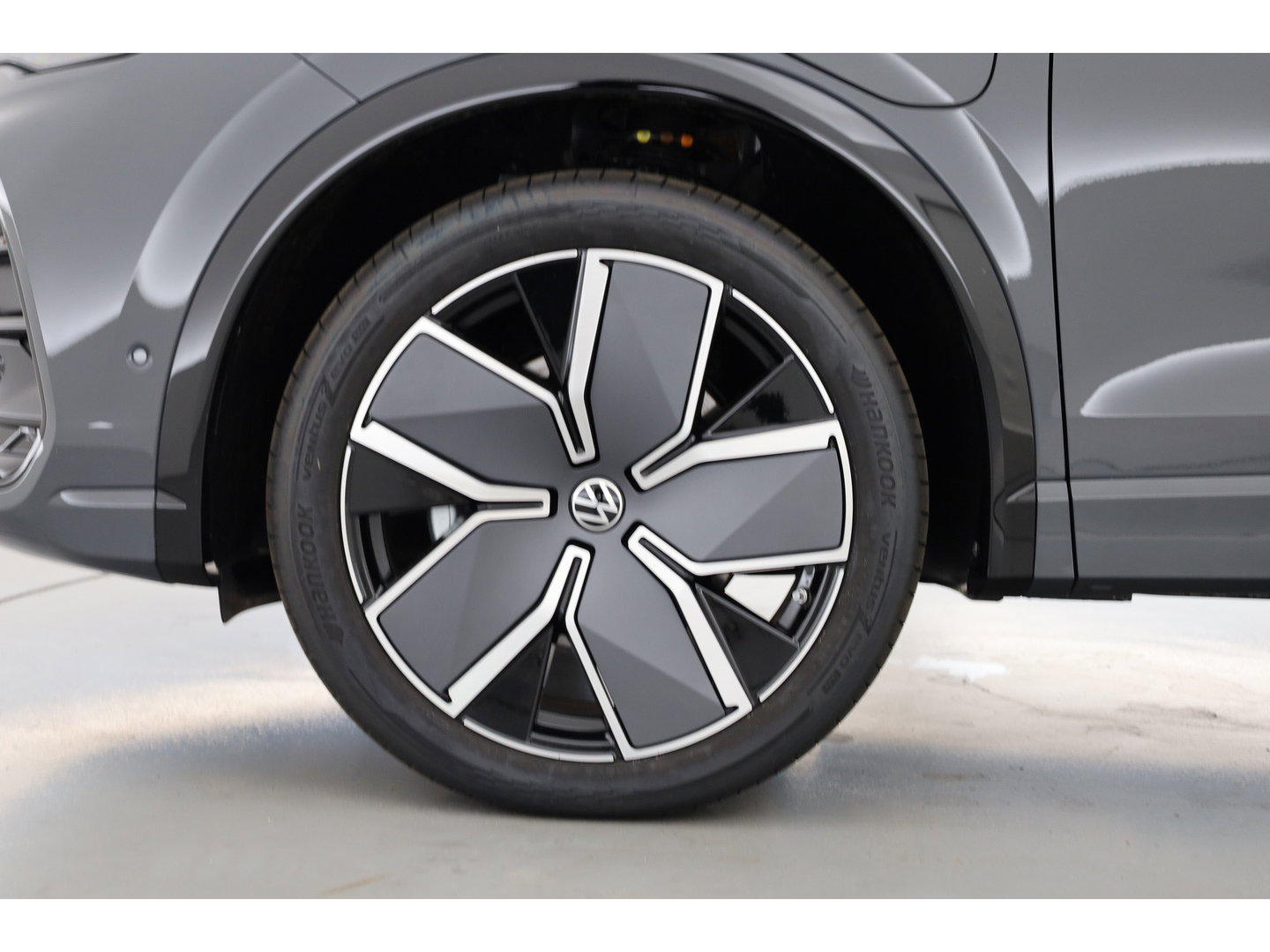 Volkswagen Tiguan 1.5 eHybrid R-Line Edition 272pk | HUD | 360cam | Massage | IQ. Light | Stoel- Stuurverw. | Adapt. Cruise | Apple CarPlay |