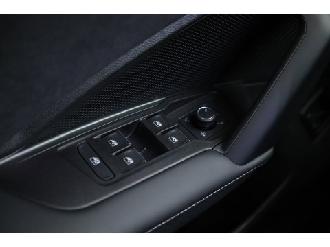 Volkswagen Tiguan 1.5 eHybrid R-Line Edition 272pk | HUD | 360cam | Massage | IQ. Light | Stoel- Stuurverw. | Adapt. Cruise | Apple CarPlay |