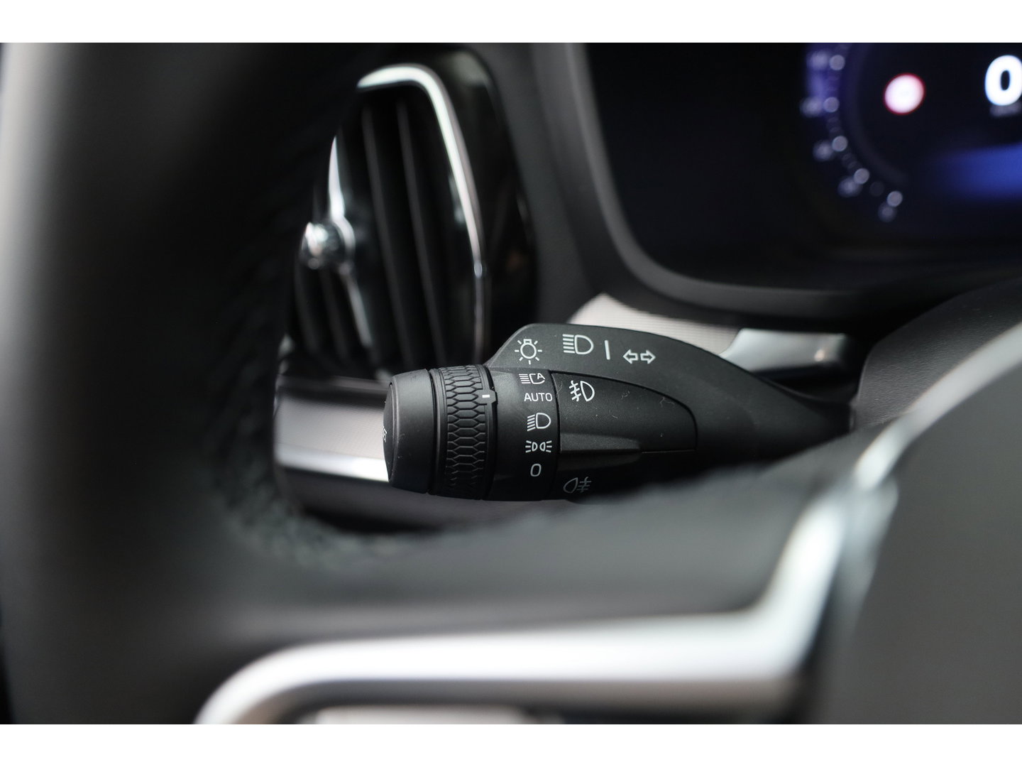 Volvo V60 2.0 T6 Plug-in hybrid AWD Plus Dark | Forest Lake | Pano | Head-Up | Harman Kardon | 360cam | Pilot Assist | Stoel-Stuurverw.
