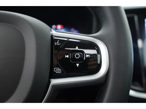 Volvo V60 2.0 T6 Plug-in hybrid AWD Plus Dark | Forest Lake | Pano | Head-Up | Harman Kardon | 360cam | Pilot Assist | Stoel-Stuurverw.