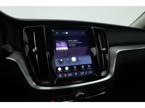 Volvo V60 2.0 T6 Plug-in hybrid AWD Plus Dark | Forest Lake | Pano | Head-Up | Harman Kardon | 360cam | Pilot Assist | Stoel-Stuurverw.