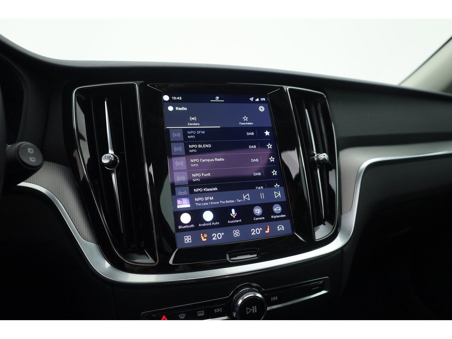 Volvo V60 2.0 T6 Plug-in hybrid AWD Plus Dark | Forest Lake | Pano | Head-Up | Harman Kardon | 360cam | Pilot Assist | Stoel-Stuurverw.