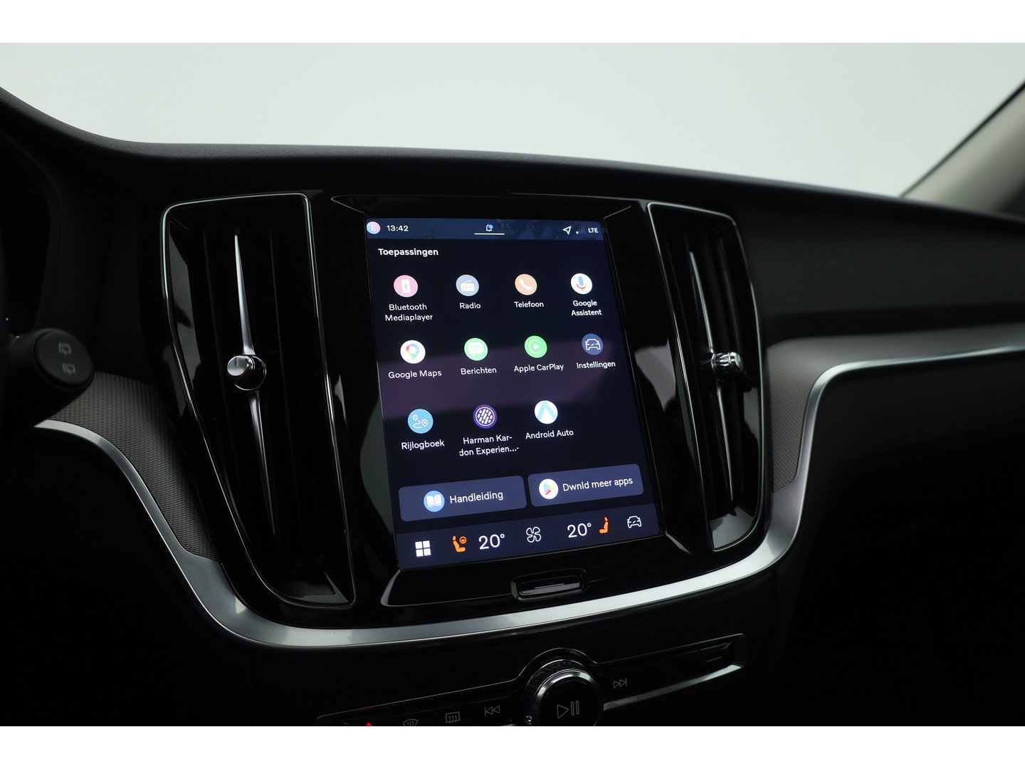Volvo V60 2.0 T6 Plug-in hybrid AWD Plus Dark | Forest Lake | Pano | Head-Up | Harman Kardon | 360cam | Pilot Assist | Stoel-Stuurverw.