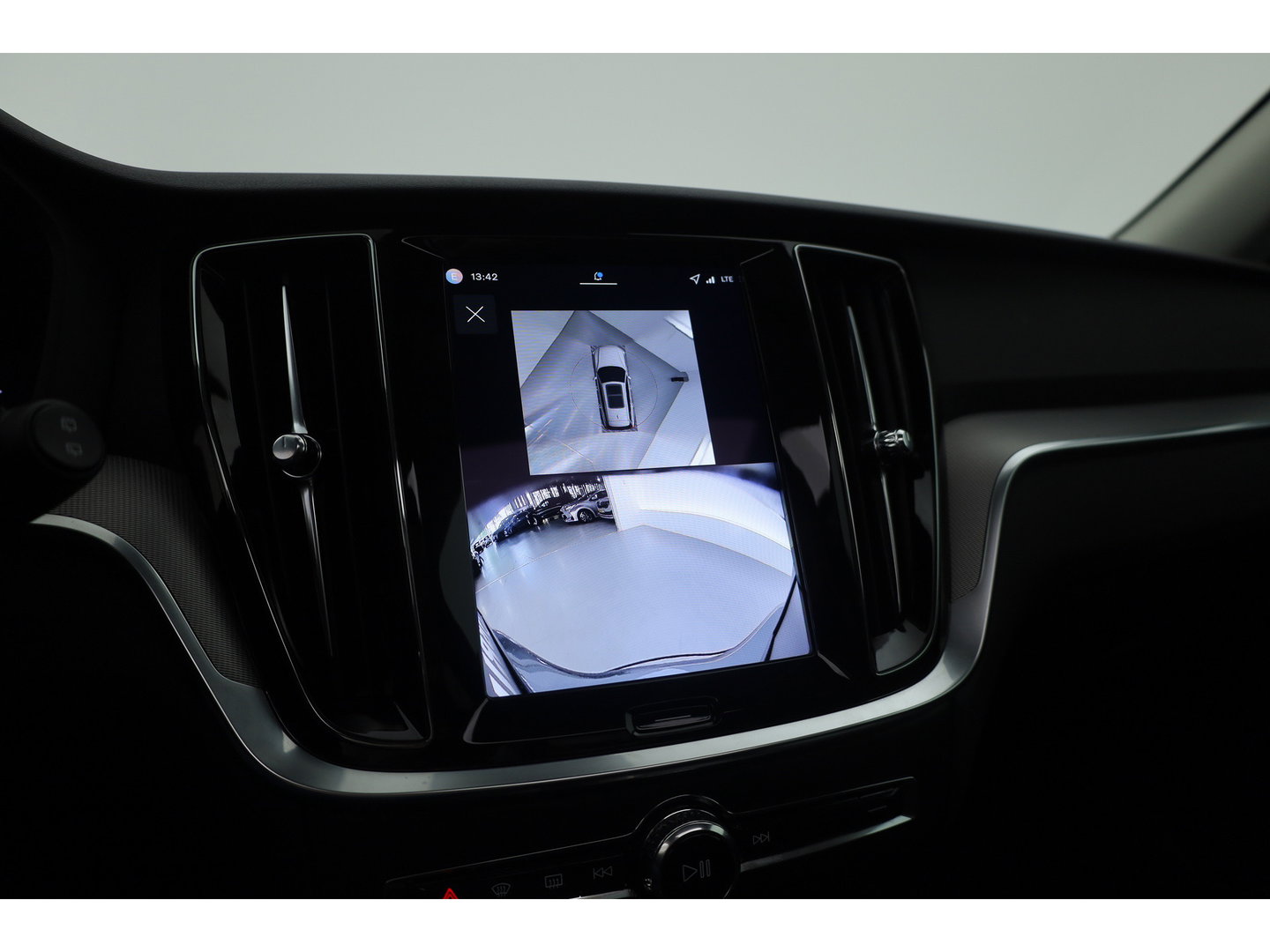 Volvo V60 2.0 T6 Plug-in hybrid AWD Plus Dark | Forest Lake | Pano | Head-Up | Harman Kardon | 360cam | Pilot Assist | Stoel-Stuurverw.