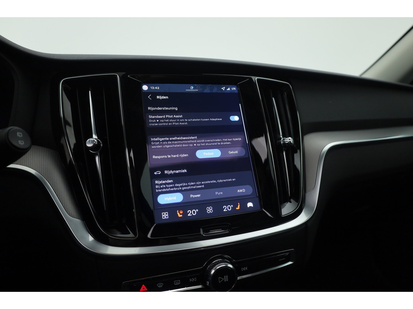 Volvo V60 2.0 T6 Plug-in hybrid AWD Plus Dark | Forest Lake | Pano | Head-Up | Harman Kardon | 360cam | Pilot Assist | Stoel-Stuurverw.