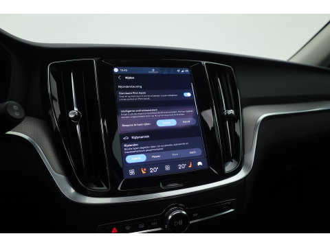 Volvo V60 2.0 T6 Plug-in hybrid AWD Plus Dark | Forest Lake | Pano | Head-Up | Harman Kardon | 360cam | Pilot Assist | Stoel-Stuurverw.