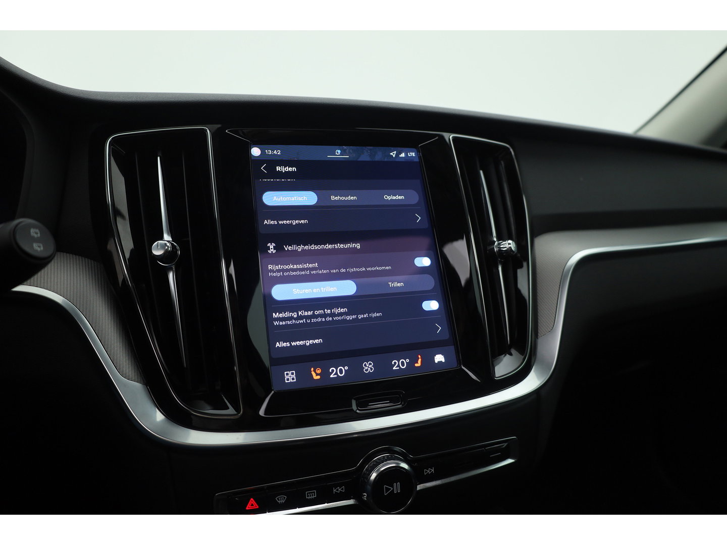 Volvo V60 2.0 T6 Plug-in hybrid AWD Plus Dark | Forest Lake | Pano | Head-Up | Harman Kardon | 360cam | Pilot Assist | Stoel-Stuurverw.